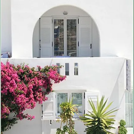 Loukia & Studios Naousa (Paros)