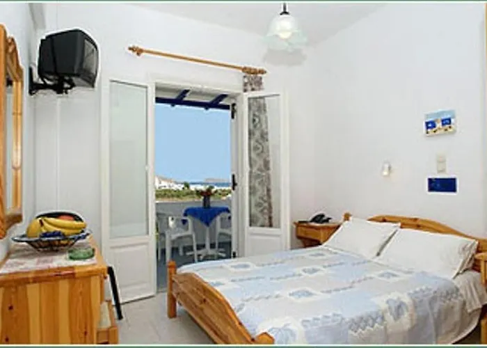 Loukia & Studios Naousa (Paros)